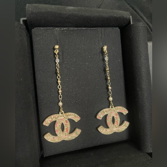 CHANEL 
Pearl Crystal CC Tweed Drop Earrings Gold Pink Pearly White - Picture 7 of 7